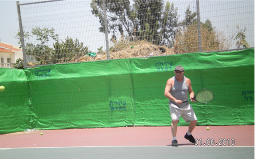 משחק טניס עם בני